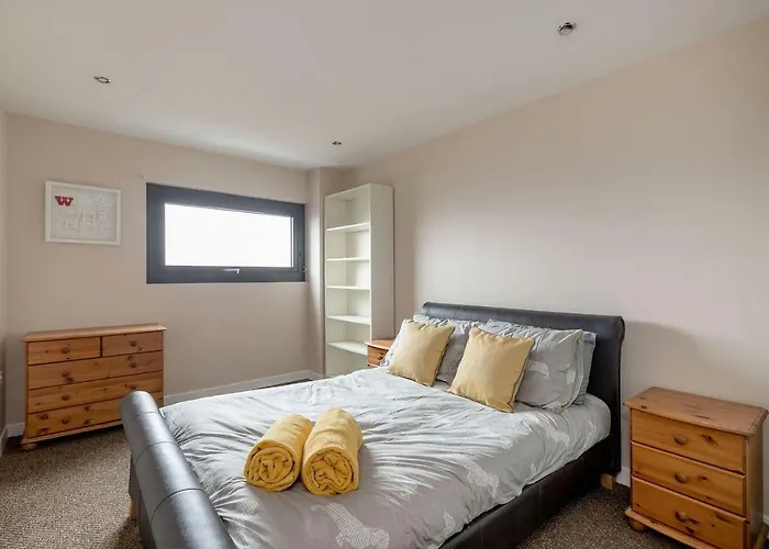 Modern Riverfront Apt. 10 Mins From Hydro/Secc