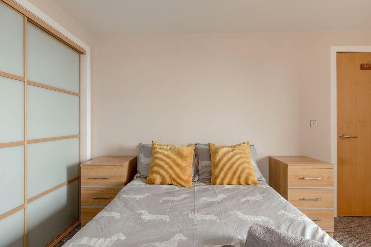 Modern Riverfront Apt. 10 Mins From Hydro/secc Apartamento *